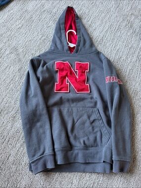 Colosseum Gray & Red Nebraska Crewneck Sweatshirt